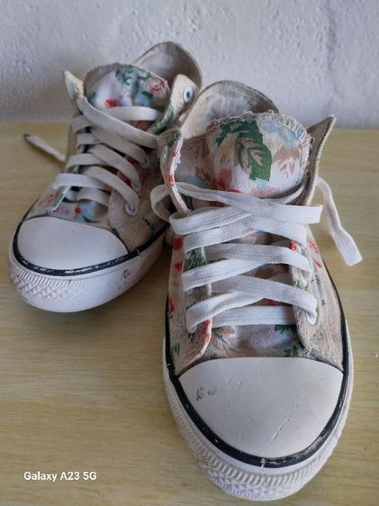 รองเท้าใบมือสองลายดอกไม้ รูปที่ 9