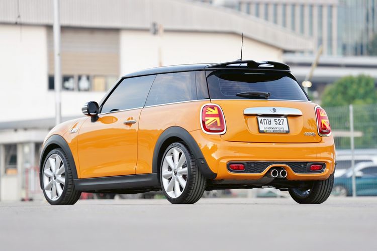 Mini COOPER 2017 รุ่นย่อยอื่นๆ Sedan เบนซิน เกียร์อัตโนมัติ ส้ม รูปที่ 4