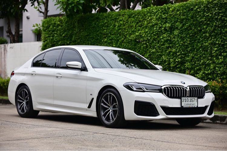 รถ BMW Series 5 520d สี ขาว