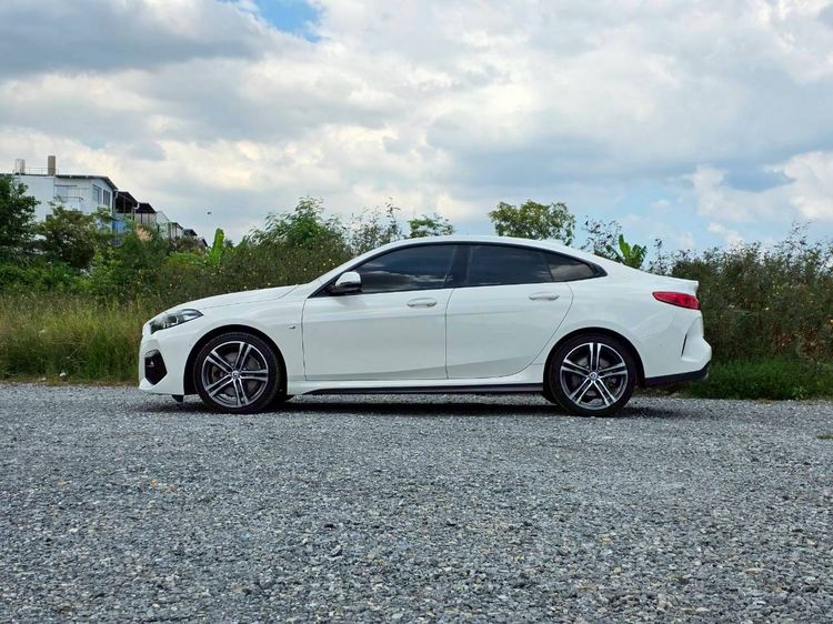BMW Series 2 2023 220i Sedan เบนซิน ไม่ติดแก๊ส เกียร์อัตโนมัติ ขาว รูปที่ 3