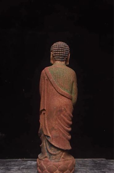 🕉️พระพุทธรูปไม้โบราณ“ไม้นันมูทาสี พระพุทธรูปศากยมุนีประทับยืนโดดเด่น รูปที่ 5