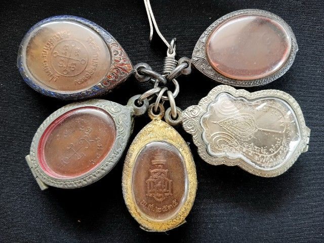 เหรียญหลวงพ่อฯสะสมจะยกพวงหรือแยกสนใจทักมา ค่าส่ง100 รูปที่ 4