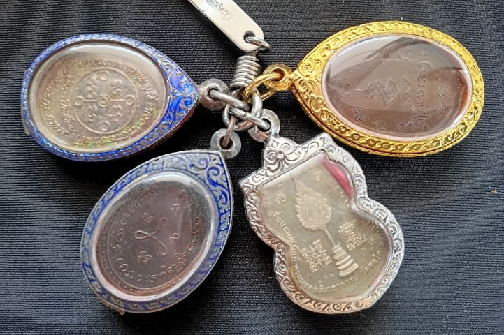 เหรียญหลวงพ่อฯสะสมจะยกพวงหรือแยกสนใจทักมา ค่าส่ง100 รูปที่ 2
