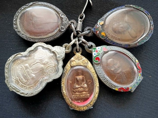 เหรียญหลวงพ่อฯสะสมจะยกพวงหรือแยกสนใจทักมา ค่าส่ง100 รูปที่ 3