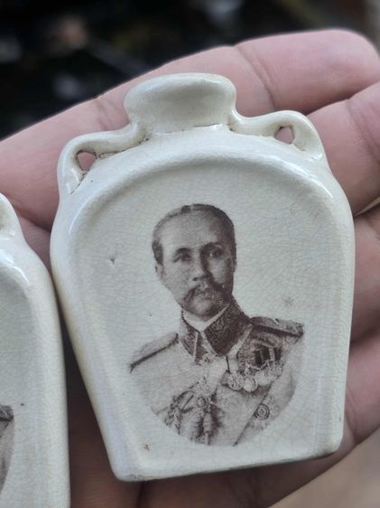 ขวดยานัตถุ์ขาวแตกลายงาสวยๆ เสด็จพ่อ ร.5 งานเก่า รูปที่ 2