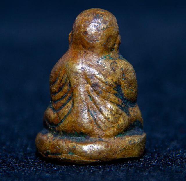 หลวงพ่อเงินพิมพ์ขี้ตา รูปที่ 2