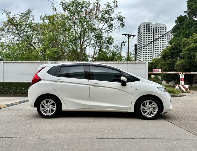 Honda Jazz 2016 1.5 V Plus i-VTEC Sedan เบนซิน ไม่ติดแก๊ส เกียร์อัตโนมัติ ขาว รูปที่ 4