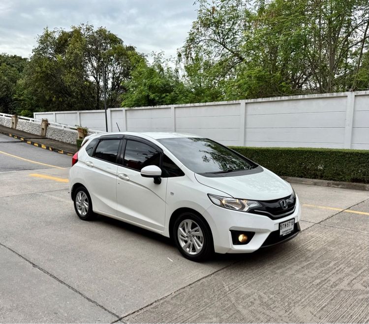 Honda Jazz 2016 1.5 V Plus i-VTEC Sedan เบนซิน ไม่ติดแก๊ส เกียร์อัตโนมัติ ขาว