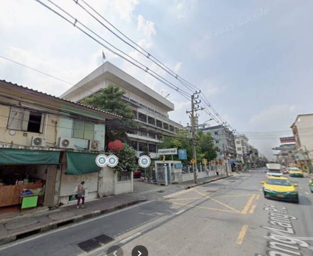 เซ็งกิจการด่วนมาก เป็นบ้าน 2 ชั้น พักอาศัยได้ ข้างล่างเปิดร้านถ่ายเอกสาร  ทำเลดีติดส่วนราชการ ใกล้ รพ ศิริราช ตลาด ป้ายรถเมย์ ย้ายภูมิลำเนา