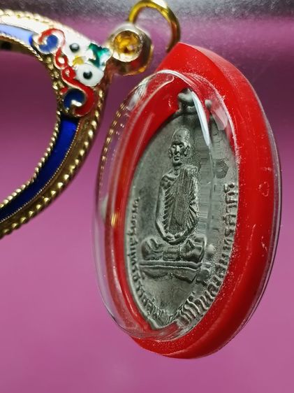 เหรียญหลวงพ่อสุด วัดกาหลง ปี2507 รุ่น2เนื้อทองแดงกะหลั่ยเงิน เนื้อนี้พบน้อย สภาพสวยเก่าเดิมๆพระบ้านๆผิวหิ้งๆเลยครับ รูปที่ 6