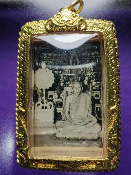 รูปถ่ายหลววพ่อสุด วัดกาหลง ปีศูนย์กว่าๆ ถ่ายที่ห้องภาพเสกสรร มหาชัย สภาพสวยมาก ไม่ผ่านการใช้ น่าบูชามากครับ