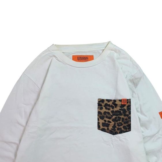 เสื้อแขนยาว UNIVERSAL แท้ 💯 size วัดขนาด อก 22 ยาว 27 นิ้ว สภาพดีมาก กระเป๋าลายเสือ สีทรงสวย ดีเทลดี เนื้อผ้าหนานิ่มมาก หายากน่าสะสม รูปที่ 2