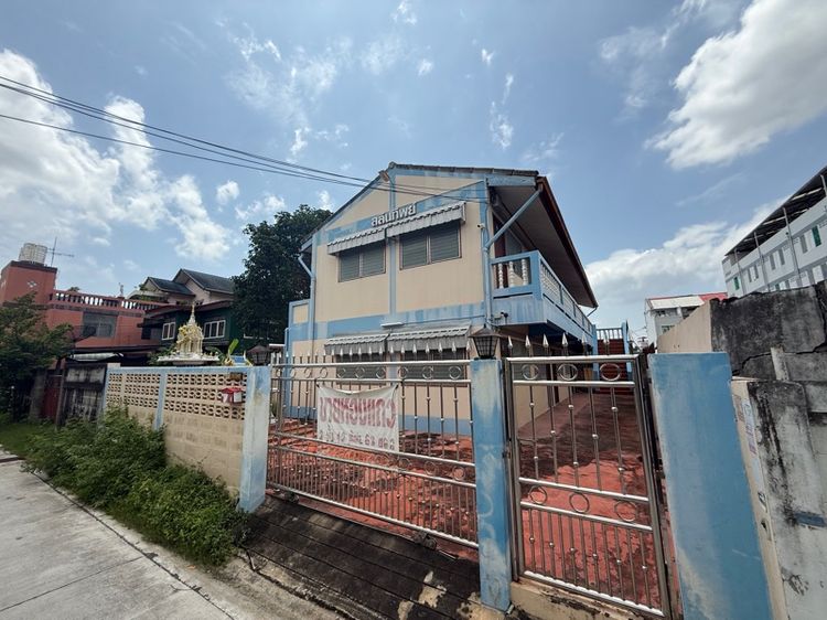 ขายอพาร์ตเมนต์ 2 ชั้น ทำเลดี ซอยพหลโยธิน 54 ใกล้ตลาดยิ่งเจริญ  มีระบบน้ำไฟพร้อม ทั้งหมด 12 ห้อง