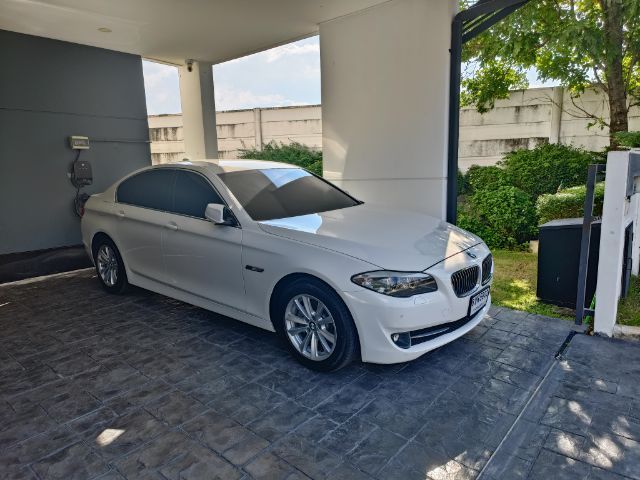 รถ BMW Series 5 520d สี ขาว
