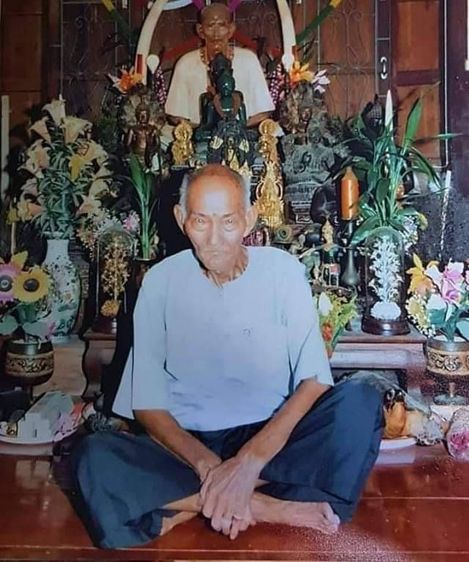 เหรียญแปะโรงสี วัดศาลเจ้า รุ่นแรก จ.ปทุมธานี เหรียญเก็บเก่าวางอยู่บนหิ้งมายาอวนาน สภาพสวยเก่า น่าใชมากครับ รูปที่ 9
