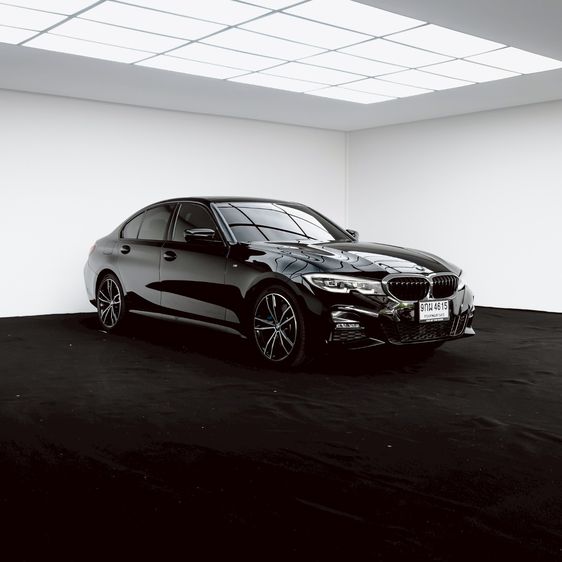 BMW Series 3 2023 330e Sedan ปลั๊กอินไฮบริด (PHEV) ไม่ติดแก๊ส เกียร์อัตโนมัติ ดำ รูปที่ 2