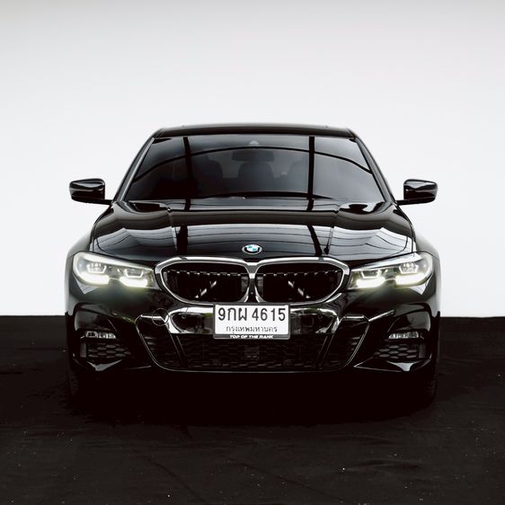 BMW Series 3 2023 330e Sedan ปลั๊กอินไฮบริด (PHEV) ไม่ติดแก๊ส เกียร์อัตโนมัติ ดำ รูปที่ 3