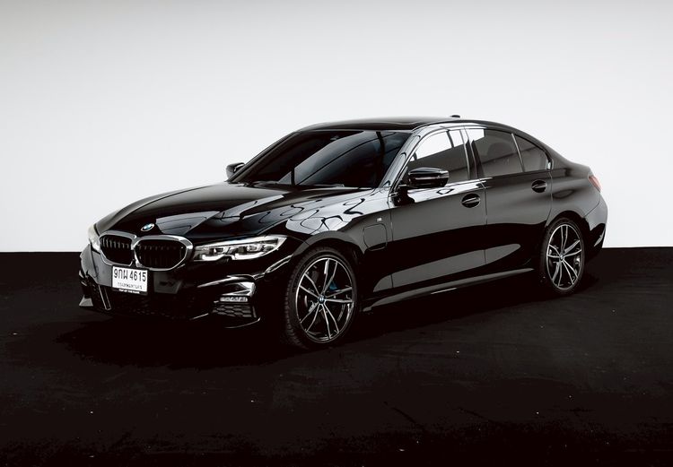 BMW Series 3 2023 330e Sedan ปลั๊กอินไฮบริด (PHEV) ไม่ติดแก๊ส เกียร์อัตโนมัติ ดำ