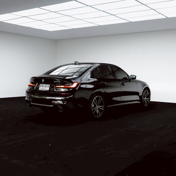 BMW Series 3 2023 330e Sedan ปลั๊กอินไฮบริด (PHEV) ไม่ติดแก๊ส เกียร์อัตโนมัติ ดำ รูปที่ 4