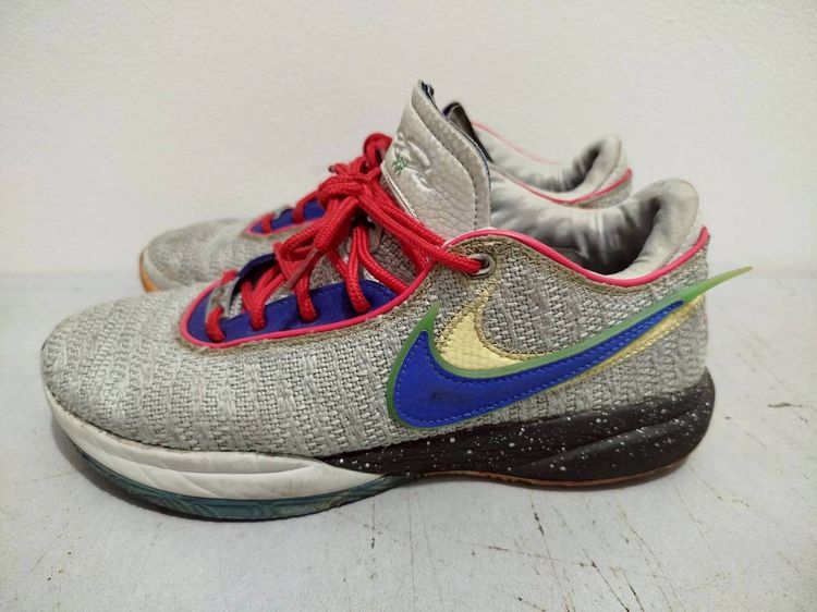 รองเท้าบาส Lebron 20 สี Light Silver Orange Hyper Royal Blue Yellow. รูปที่ 3