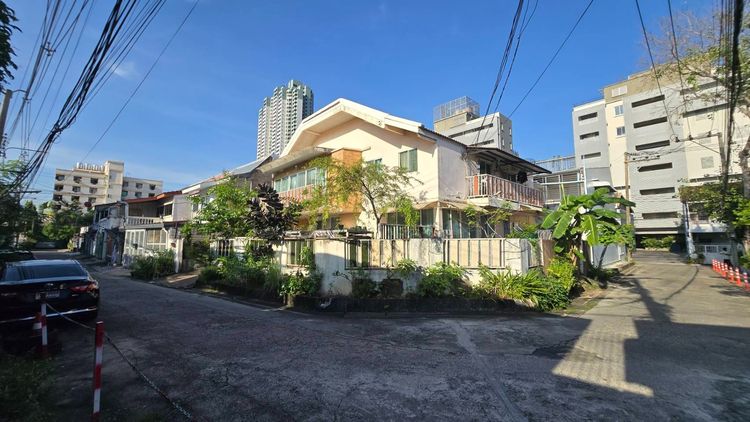 มีบางส่วน ขาย บ้านเดี่ยว หลังมุม เนื้อที่ 61 ตร.ว. ซอยสมเด็จพระปิ่นเกล้า 17 (ฝั่งตรงข้ามพาต้า ปิ่นเกล้า) ราคา 17.5 ล้านบาท รูปที่ 2