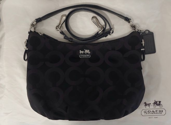 กระเป๋าสะพาย coach