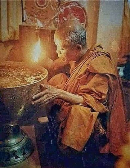 เหรียญอวยพร หลวงพ่อคูณ วัดบ้านไร่ ปี 37 เนื้อเงิน สภาพสวยมาก หายาก นิยม รูปที่ 11