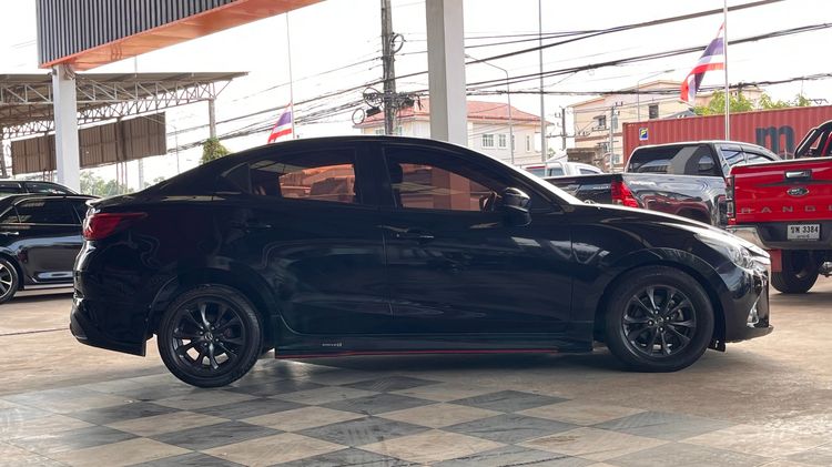 Mazda Mazda 2 2019 1.3 High Connect Sedan เบนซิน ไม่ติดแก๊ส เกียร์อัตโนมัติ ดำ รูปที่ 4