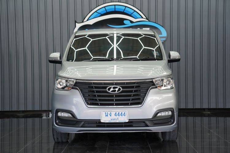 Hyundai H-1 2018 2.5 Maesto Touring Van ดีเซล เกียร์อัตโนมัติ บรอนซ์เงิน รูปที่ 2