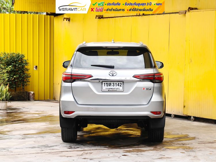 Toyota Fortuner 2020 2.4 Leader V 4WD Utility-car ดีเซล ไม่ติดแก๊ส เกียร์อัตโนมัติ บรอนซ์เงิน รูปที่ 4