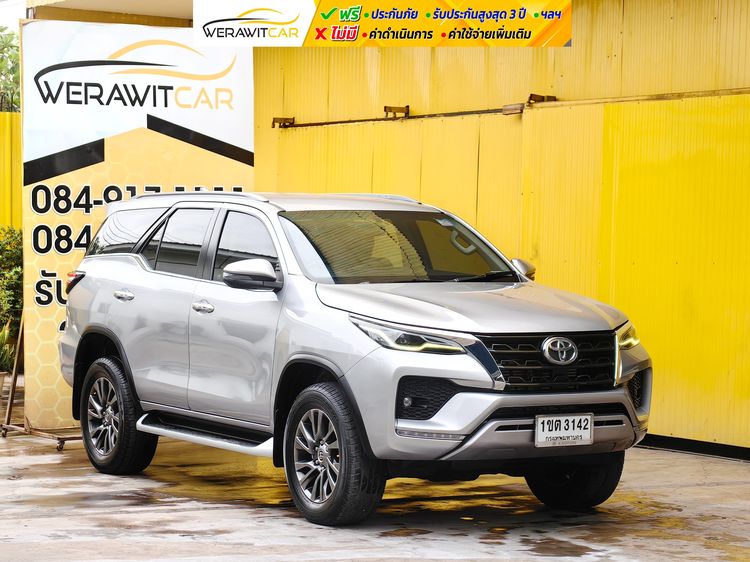 รถ Toyota Fortuner 2.4 Leader V 4WD สี บรอนซ์เงิน