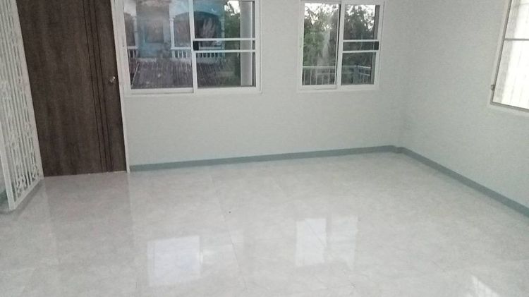 ไม่มี ขายทาวน์เฮาส์ 2 ชั้น หมู่บ้านเจริญลาภ 3 ปทุมคลอง 4 คลองหลวง บิ้วอินใหม่ ใกล้ม.ธรรมศาสตร์ ถูกสุดในย่านนี้ รูปที่ 4