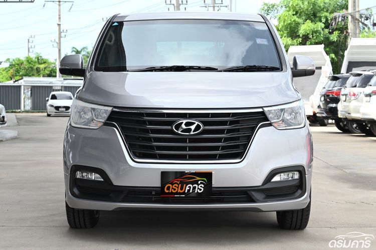 Hyundai H-1  2019 2.5 Maesto Touring Van ดีเซล ไม่ติดแก๊ส เกียร์อัตโนมัติ บรอนซ์เงิน รูปที่ 2