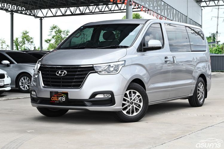 รถ Hyundai H-1  2.5 Maesto Touring สี บรอนซ์เงิน