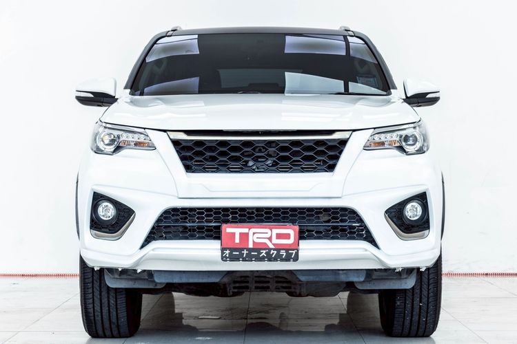 Toyota Fortuner 2018 2.8 TRD Sportivo 4WD Utility-car ดีเซล ไม่ติดแก๊ส เกียร์อัตโนมัติ ขาว รูปที่ 4