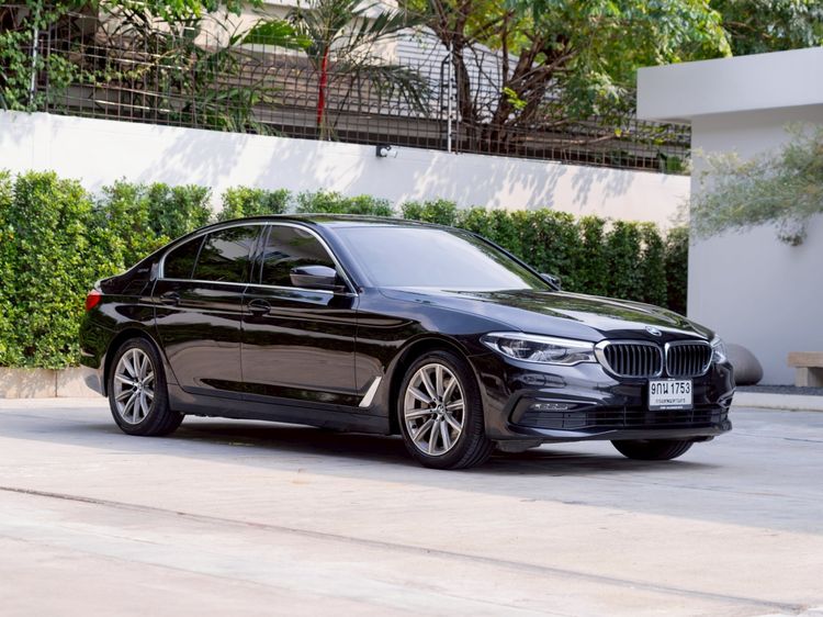 รถ BMW Series 5 530e สี ดำ