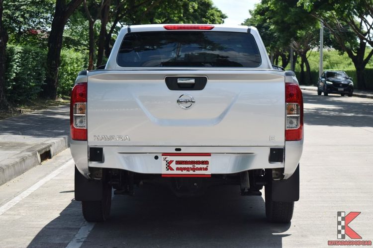 Nissan NP300-NAVARA 2021 2.5 E Pickup ดีเซล ไม่ติดแก๊ส เกียร์ธรรมดา บรอนซ์เงิน รูปที่ 4