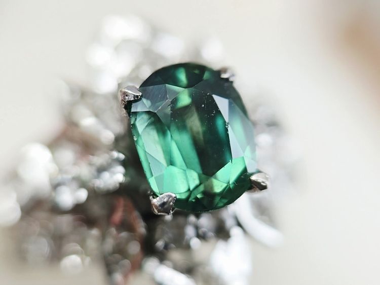 แหวนเงินแท้ งานเก่า พลอยแท้เขียวส่อง 💚ล้อมพลอยขาว🤍 S.52 นน. 4.5 กรัม สวยงาม  รูปที่ 4