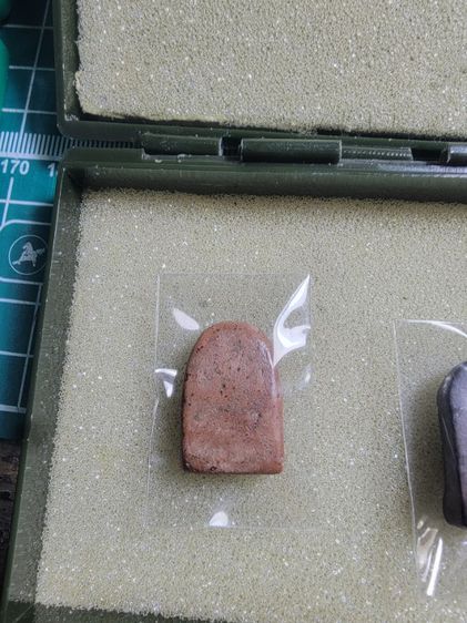 เปิดราคา พระกำแพงซุ้มกอพิมพ์กลาง กำแพงเพชร เนื้อดำและเนื้อแดง รูปที่ 4