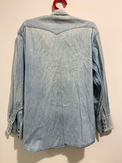 เสื้อเชิ้ตยีนส์ LEE รุ่นเก่า made in USA  แท้ 💯 size วัดจริงขนาด อก 22 ยาว 29 นิ้ว สภาพดีมาก สีเฟดสวย หายากน่าสะสมครับ รูปที่ 6