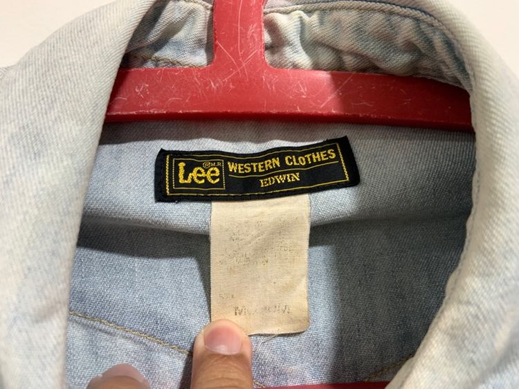 เสื้อเชิ้ตยีนส์ LEE รุ่นเก่า made in USA  แท้ 💯 size วัดจริงขนาด อก 22 ยาว 29 นิ้ว สภาพดีมาก สีเฟดสวย หายากน่าสะสมครับ รูปที่ 5