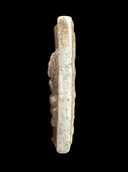 พระสมเด็จวัดระฆังพิมพ์ใหญ่กรอบกระจกโรยผงตะไบทอง หลัง ครุฑนูน รูปที่ 4