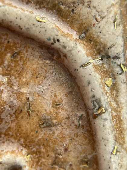 พระสมเด็จวัดระฆังพิมพ์ใหญ่กรอบกระจกโรยผงตะไบทอง หลัง ครุฑนูน รูปที่ 11