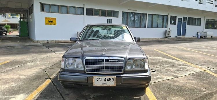 รถ Mercedes-Benz E-Class E200 สี เทา