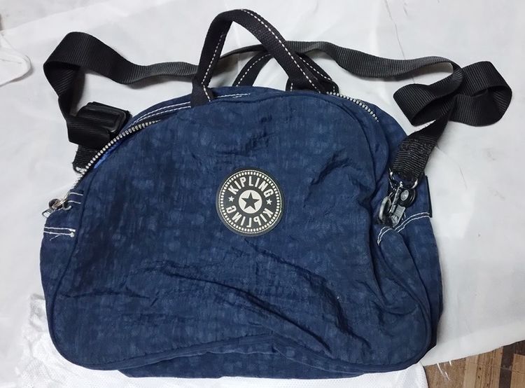 กระเป๋าสะพาย  