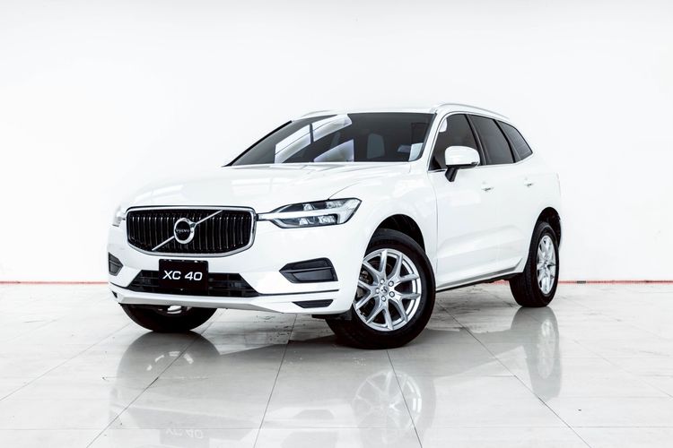 รถ Volvo XC60 2.0 D4 สี ขาว