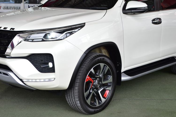 Toyota Fortuner 2021 2.4 V Utility-car ดีเซล ไม่ติดแก๊ส เกียร์อัตโนมัติ ขาว รูปที่ 3