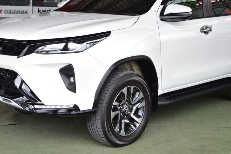Toyota Fortuner 2025 2.4 Leader G Utility-car ดีเซล ไม่ติดแก๊ส เกียร์อัตโนมัติ ขาว รูปที่ 3