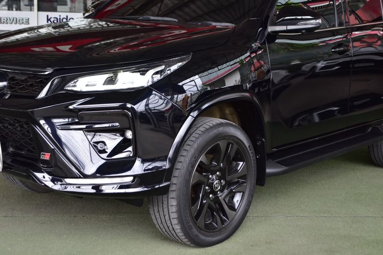 Toyota Fortuner 2022 2.8 GR Sport 4WD Utility-car ดีเซล ไม่ติดแก๊ส เกียร์อัตโนมัติ ดำ รูปที่ 3