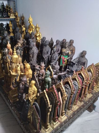 ขายเหมาสมบัติเก่าที่สั่งสมมานาน